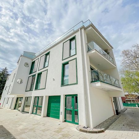 Villa Bauhaus Wellness Apartments 207 - Petiteplage Siófok Eksteriør billede