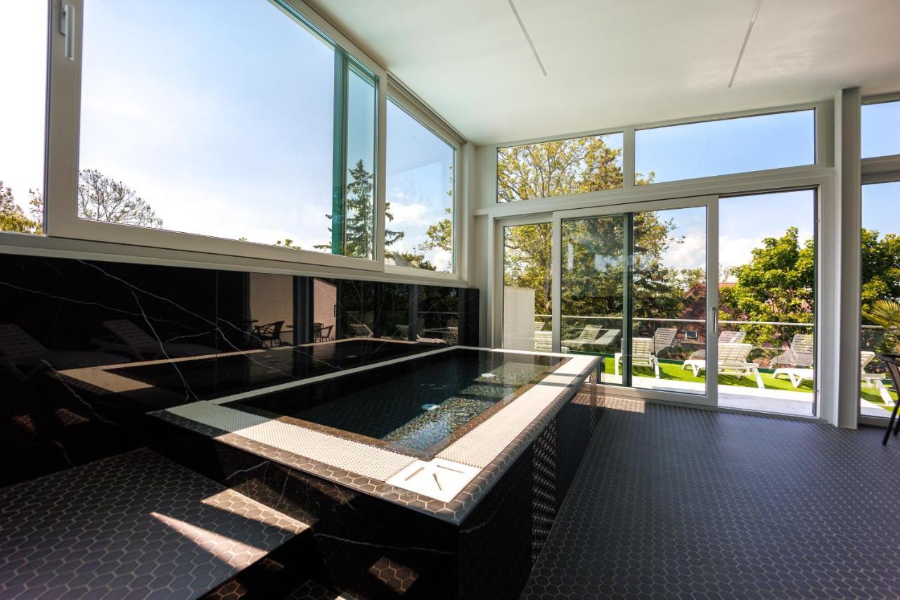 Villa Bauhaus Wellness Apartments 207 - Petiteplage Siófok Eksteriør billede