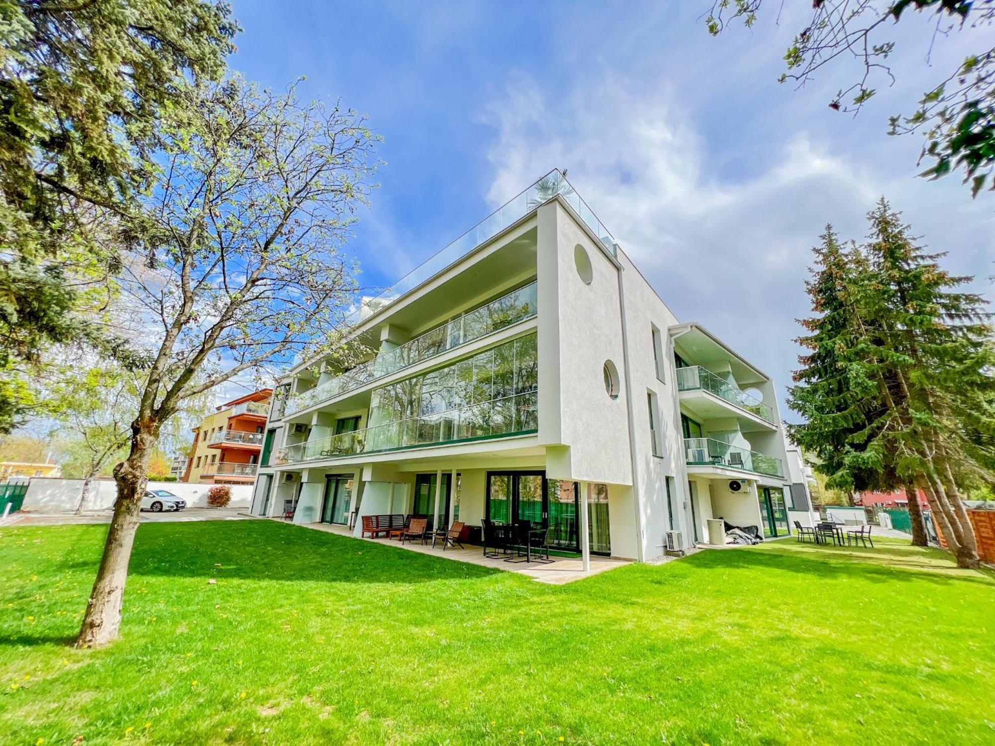 Villa Bauhaus Wellness Apartments 207 - Petiteplage Siófok Eksteriør billede
